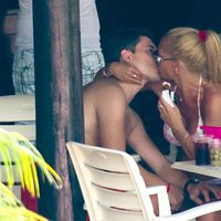 Belén Esteban y Fran Álvarez se besan durante unas vacaciones en Benidorm