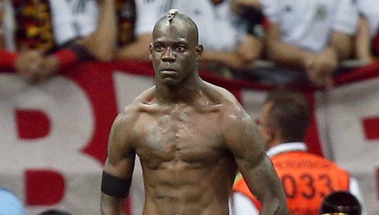 Mario Balotelli celebra un gol en la Eurocopa 2012