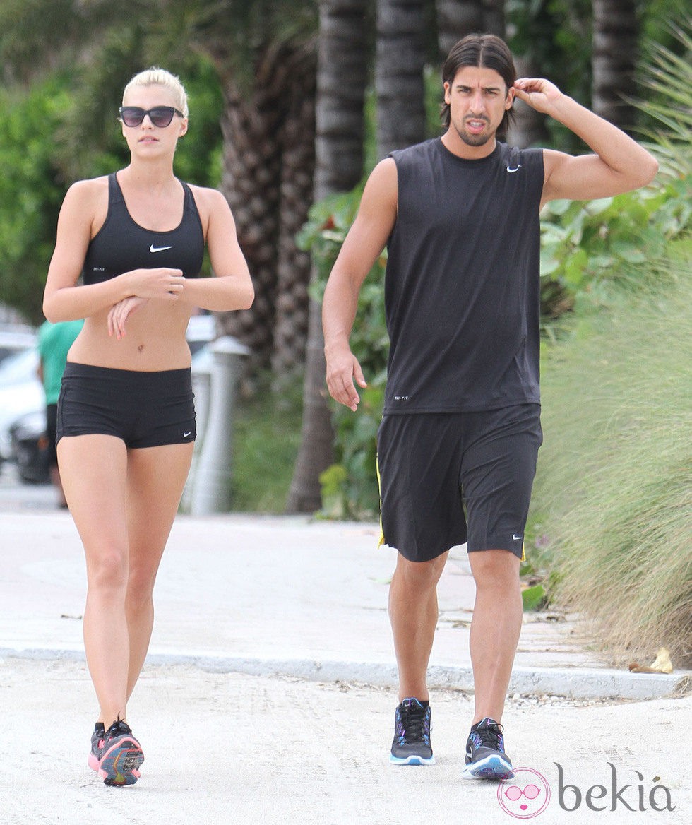 Sami Khedira y Lena Gercke hacen deporte durante sus vacaciones en Miami