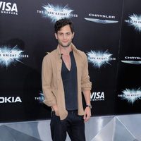 Penn Badgley en el estreno de 'El Caballero Oscuro: La leyenda renace' en Nueva York