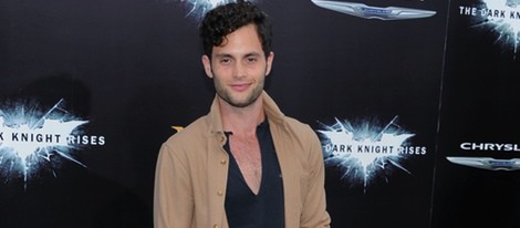 Penn Badgley en el estreno de 'El Caballero Oscuro: La leyenda renace' en Nueva York