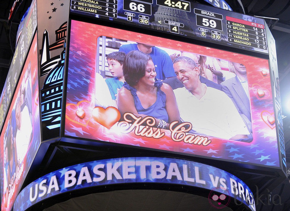 Barack y Michelle Obama pillados en la Kiss Cam