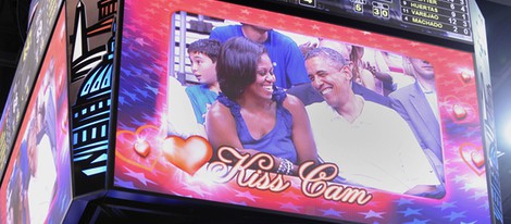 Barack y Michelle Obama pillados en la Kiss Cam