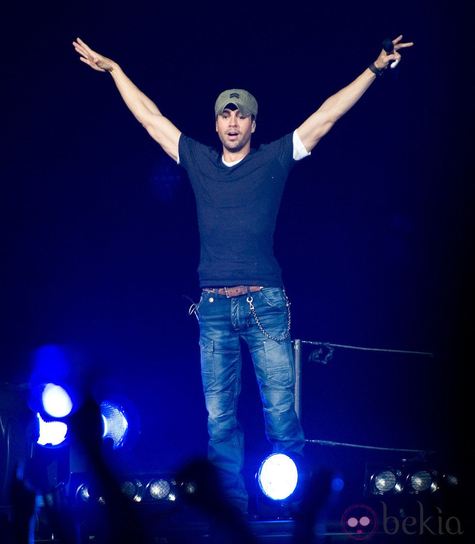 Enrique Iglesias durante un concierto en Canadá