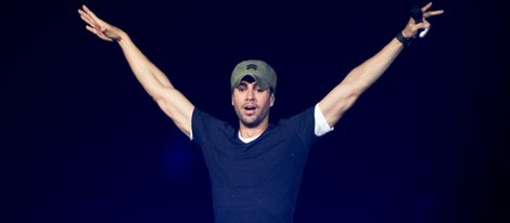 Enrique Iglesias durante un concierto en Canadá