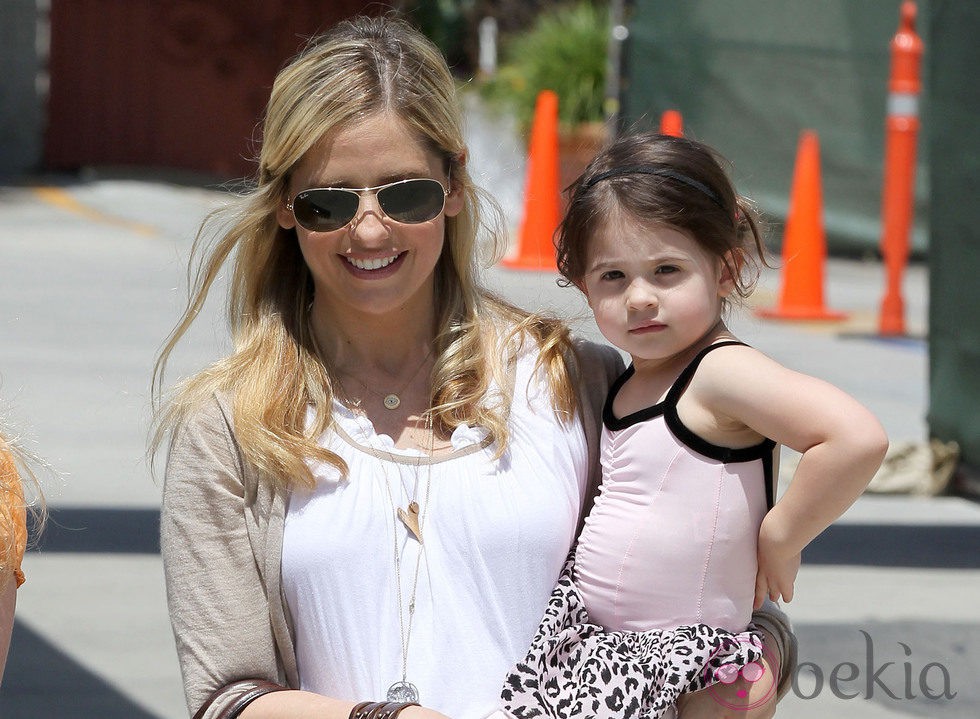 Sarah Michelle Gellar con su hija Charlotte