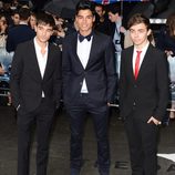 Tom Parker, Siva Kaneswaran y Nathan Sykes en el estreno de 'El caballero oscuro: la leyenda renace' en Londres