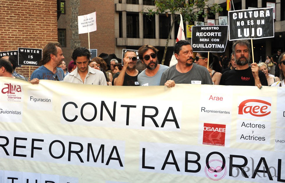 Famosos encabezan la manifestación contra la subida de impuestos de cultura