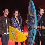 Taylor Lautner, Kristen Stewart y Robert Pattinson en la gala Teen Choice Awards 2012 