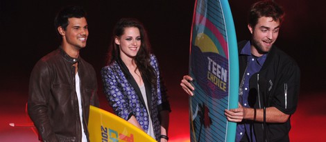 Taylor Lautner, Kristen Stewart y Robert Pattinson en la gala Teen Choice Awards 2012 