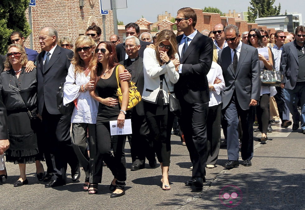 Darek, Susana y Alicia Uribarri en el funeral de José Luis Uribarri