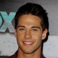 Dean Geyer en la fiesta de la nueva programación de la cadena FOX