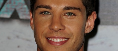 Dean Geyer en la fiesta de la nueva programación de la cadena FOX