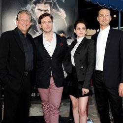 Joe Roth, Sam Claflin, Kristen Stewart y el director Rupert Sanders