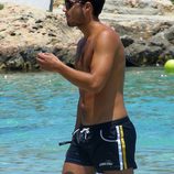 Maxi Iglesias disfruta de sus vacaciones en Ibiza