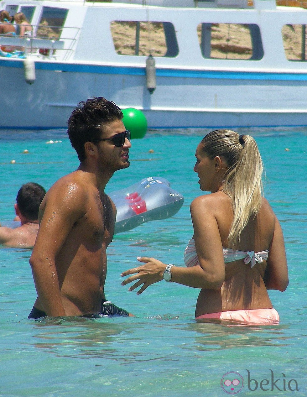 Maxi Iglesias y su novia disfrutan de sus vacaciones en Ibiza