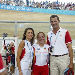 Los Príncipes Felipe y Letizia con Gema Pascual en Atenas 2004