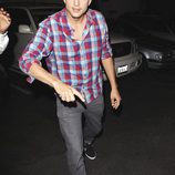 Ashton Kutcher amenaza a los paparazzi tras descubrirle con Mila Kunis