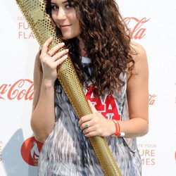 Eliza Doolittle posa con la antorcha de los JJ.OO de Londres 2012