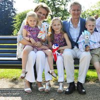 Felipe y Matilde de Bélgica con sus hijos en Londres 2012