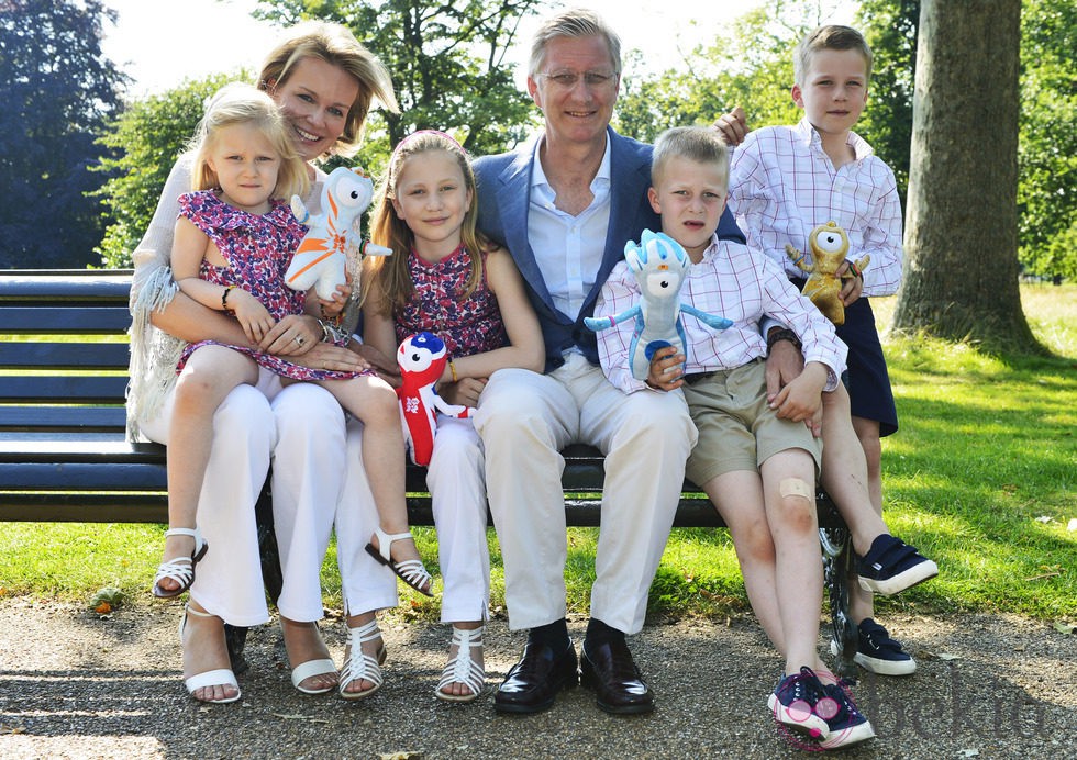 Felipe y Matilde de Bélgica con sus hijos en Londres 2012