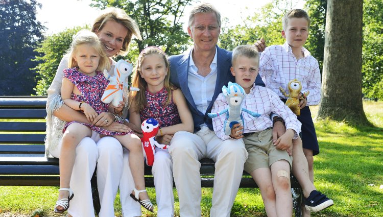 Felipe y Matilde de Bélgica con sus hijos en Londres 2012