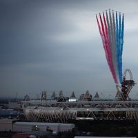 Aviones sobrevuelan el estadio olímpico de Londres 2012