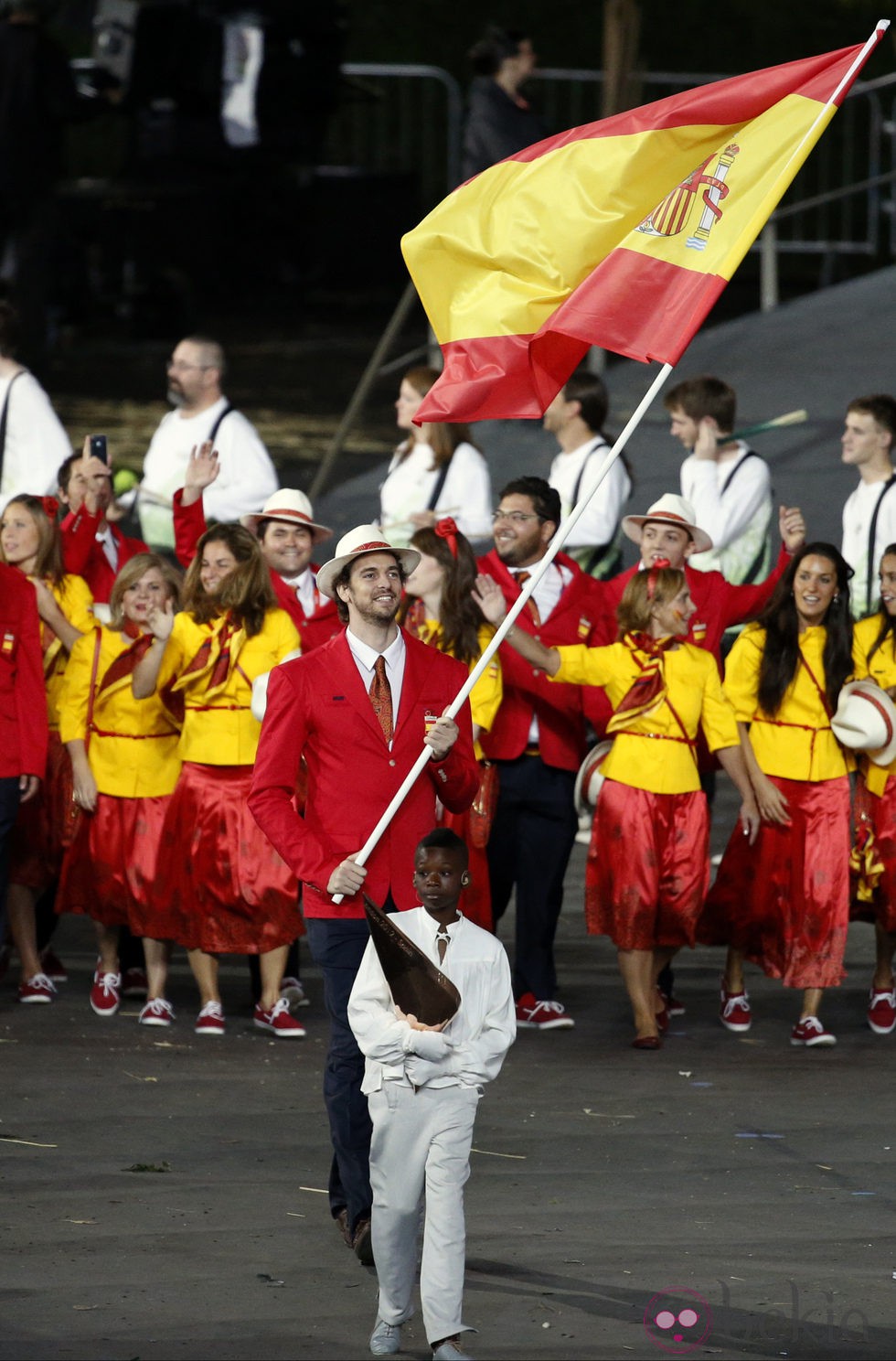 Pau Gasol porta la bandera de España en la inauguración de los Juegos Olimpicos de Londres 2012