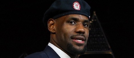 LeBron James en la ceremonia de inauguración de los Juegos Olímpicos