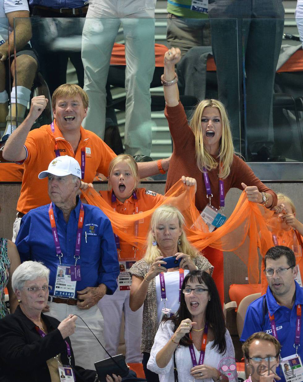 Guillermo y Máxima de Holanda y su hija animan a los deportistas de su país en Londres 2012