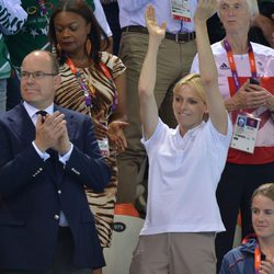 Alberto y Charlene de Mónaco en una competición de natación en Londres 2012