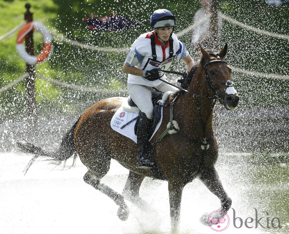 Zara Phillips compite en Londres 2012 a lomos de High Kingdom