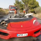 Parte frontal del Ferrari de Ever Banega tras el accidente que sufrió