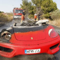 Parte frontal del Ferrari de Ever Banega tras el accidente que sufrió