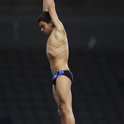 Tom Daley se prepara para ejecutar uno de sus saltos en trampolín