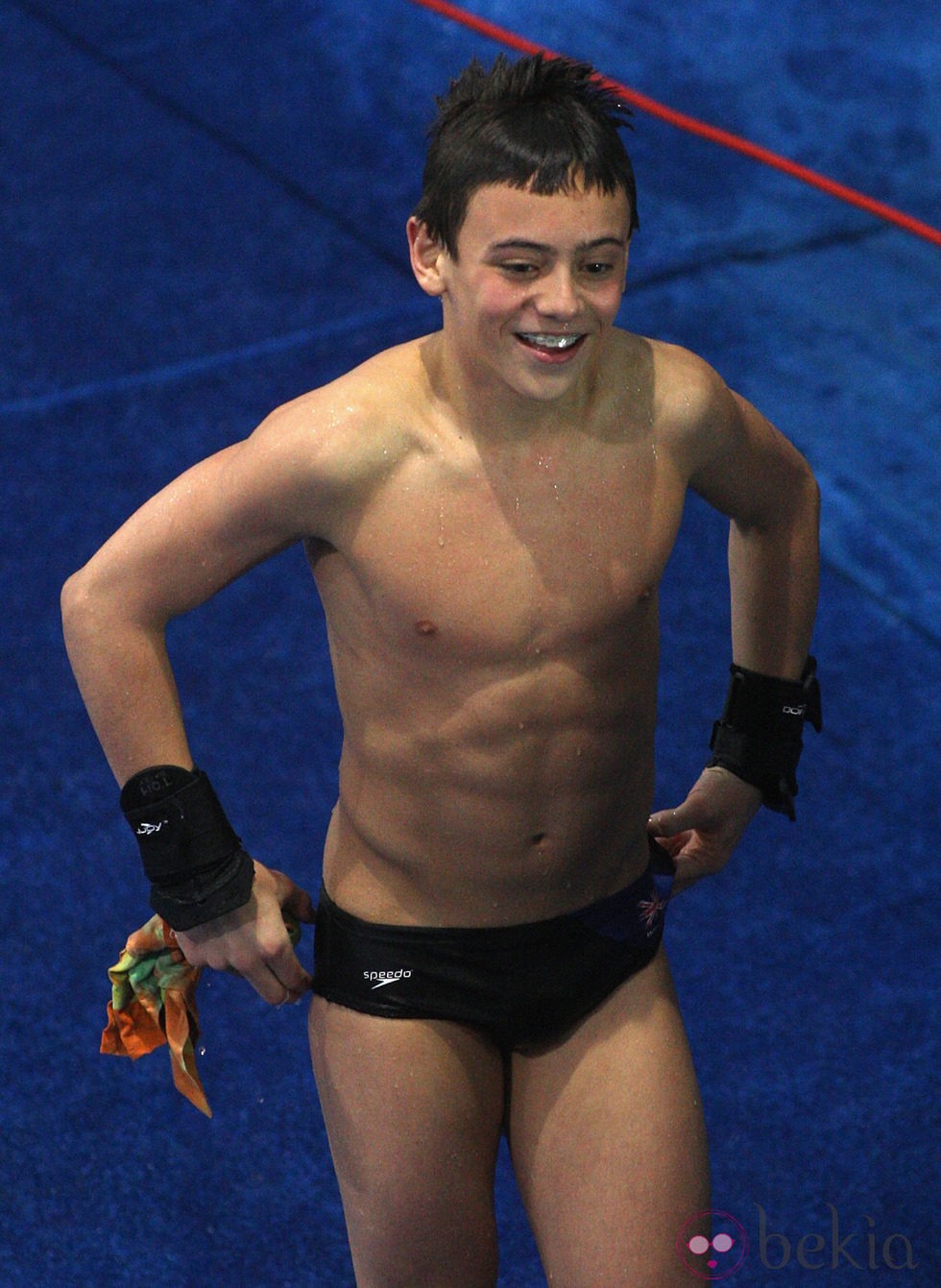 Tom Daley tras ejecutar uno de sus saltos de trampolín en el Campeonato Europeo de 2008