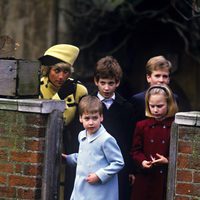 Diana de Gales, el Príncipe Guillermo, Peter y Zara Phillips en 1987