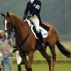 Zara Phillips montando a caballo en 2003