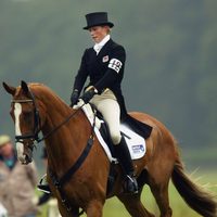 Zara Phillips montando a caballo en 2003