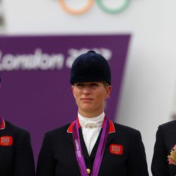 Zara Phillips con la medalla de plata de hípica en Londres 2012