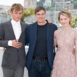 Henry Hopper, el director Gus Van Sant y Mia Wasikowska