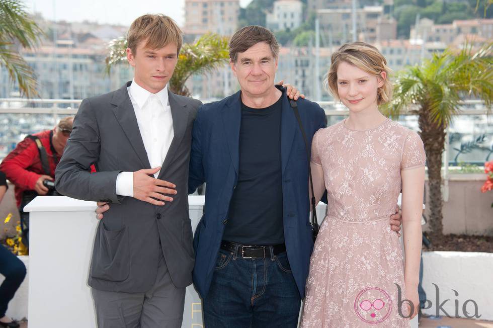 Henry Hopper, el director Gus Van Sant y Mia Wasikowska