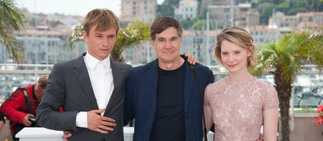 Henry Hopper, el director Gus Van Sant y Mia Wasikowska