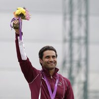 Nasser Al-Attiyah de Catar con la medalla conseguida en Londres 2012