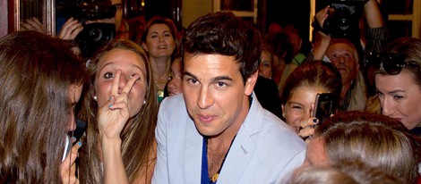 Mario Casas, rodeado de fans antes de dar el pregón de las fiestas de A Coruña