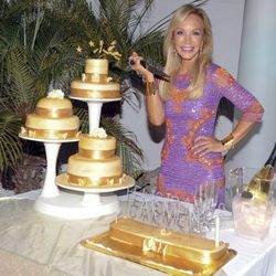 Carmen Lomana con su tarta de cumpleaños