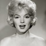 Primer plano de Marilyn Monroe, que posa con el pelo corto