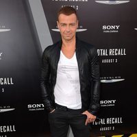 Joey Lawrence en el estreno de 'Desafío total' en Los Angeles