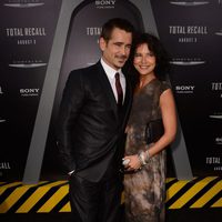 Colin Farrell y su hermana Claudine en el estreno de 'Desafío total' en Los Angeles