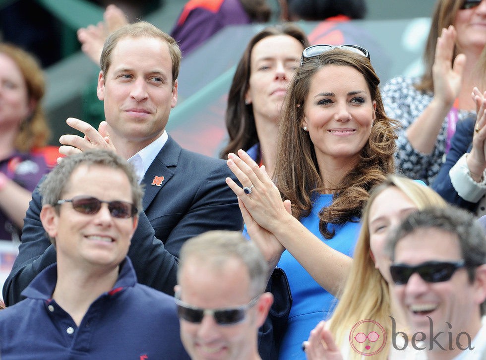 El Príncipe Guillermo y Kate Middleton en un partido de tenis en Londres 2012